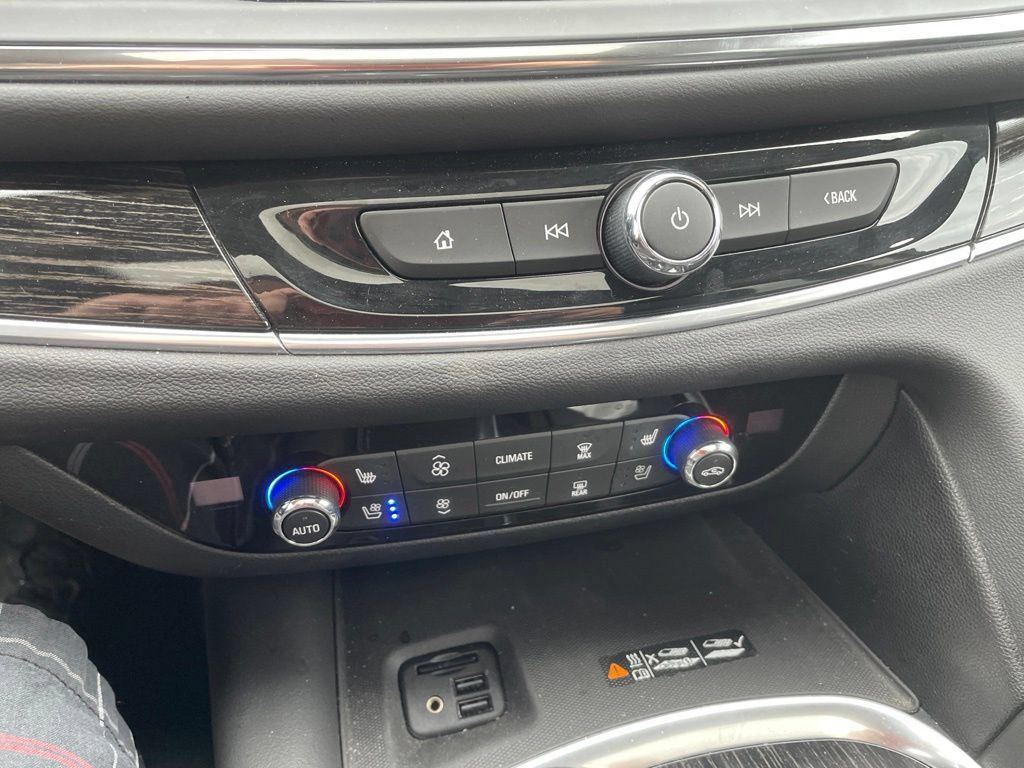 Used 2021 Buick Enclave Avenir w/ Avenir Technology Package AWD/4WD image 22