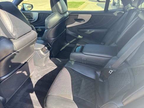 Used 2018 Lexus LS 500 F Sport image 9