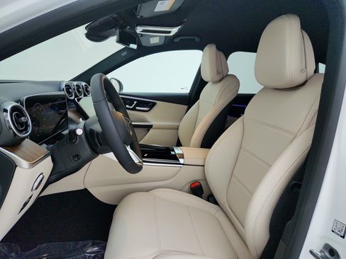 Used 2025 Mercedes-Benz GLC 300 image 10