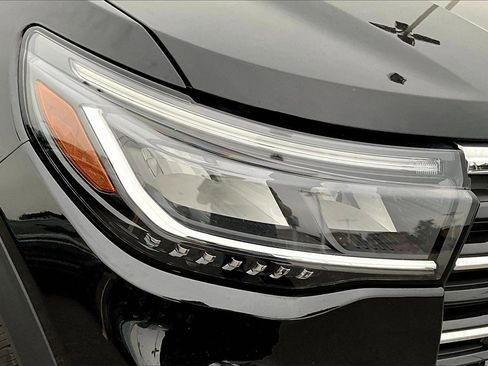 Certified 2025 Ford Explorer Active image 28
