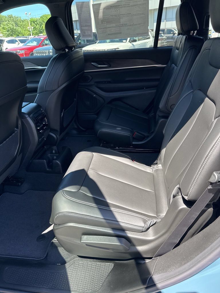 New 2026 Jeep Grand Cherokee L Limited w/ MOPAR Finishing Package AWD/4WD image 12