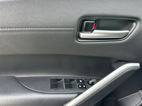 Used 2025 Toyota Corolla Cross XLE image 11