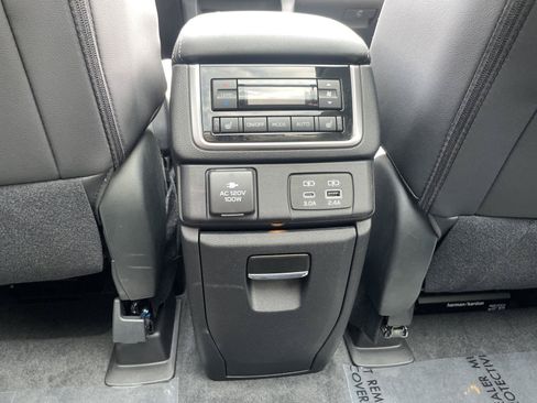 Used 2025 Subaru Ascent Touring AWD/4WD image 22