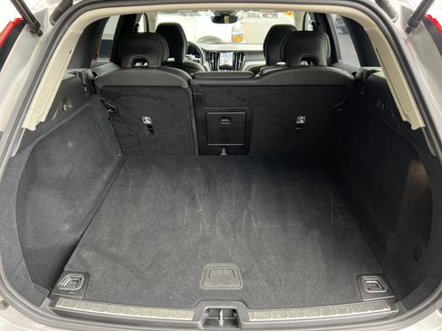 Used 2025 Volvo XC60 B5 Plus image 32