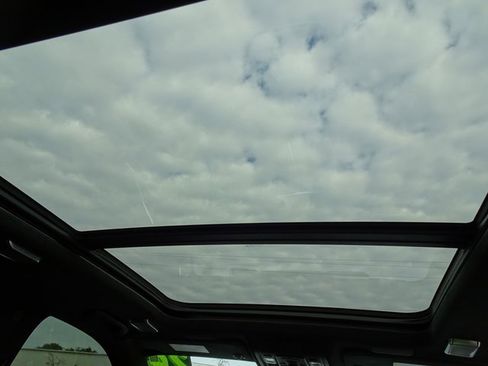 Used 2024 Cadillac Escalade ESV Sport Platinum w/ LPO, ONYX Package image 26