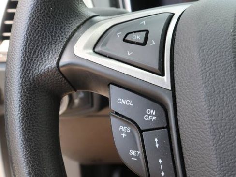 Used 2020 Ford Fusion SE FWD image 8