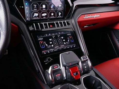 Used 2022 Lamborghini Urus AWD/4WD image 30