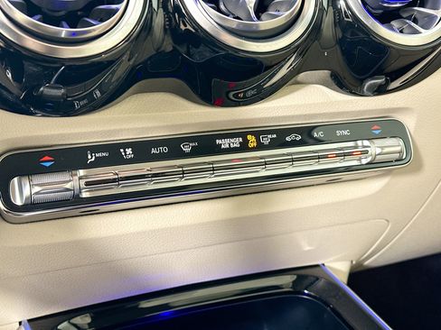 Certified 2023 Mercedes-Benz GLB 250 4MATIC image 19