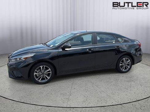 Used 2022 Kia Forte LXS FWD image 3
