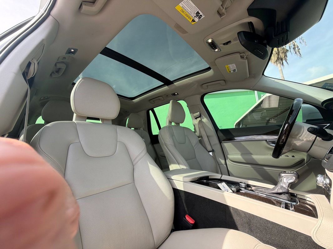 Used 2018 Volvo XC90 T6 Momentum w/ Convenience Package AWD/4WD image 16