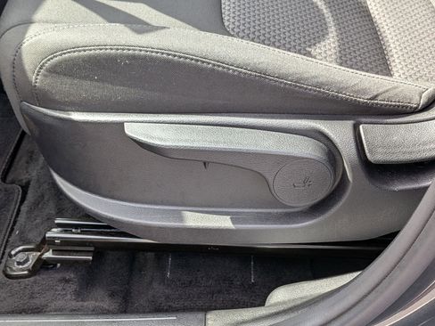 Used 2025 Kia Sportage LX image 15