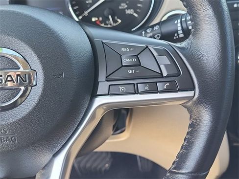 Used 2020 Nissan Rogue SV image 13