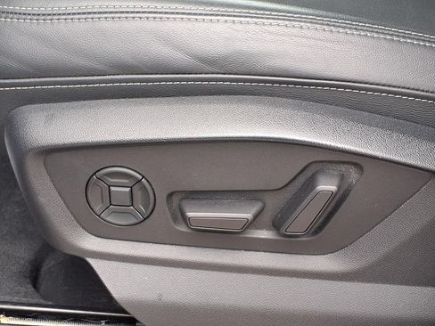 Used 2023 Audi Q8 Premium w/ Convenience Package AWD/4WD image 11