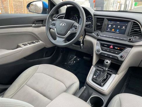 Used 2017 Hyundai Elantra SE image 48