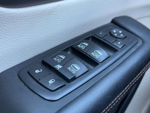 Used 2017 Chrysler Pacifica Touring-L Plus w/ Advanced Safetytec Group image 25