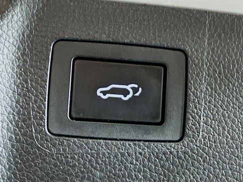 Used 2013 Hyundai Santa Fe Limited w/ Technology Pkg image 30