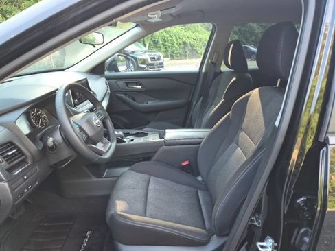 Used 2025 Nissan Rogue SV FWD image 18