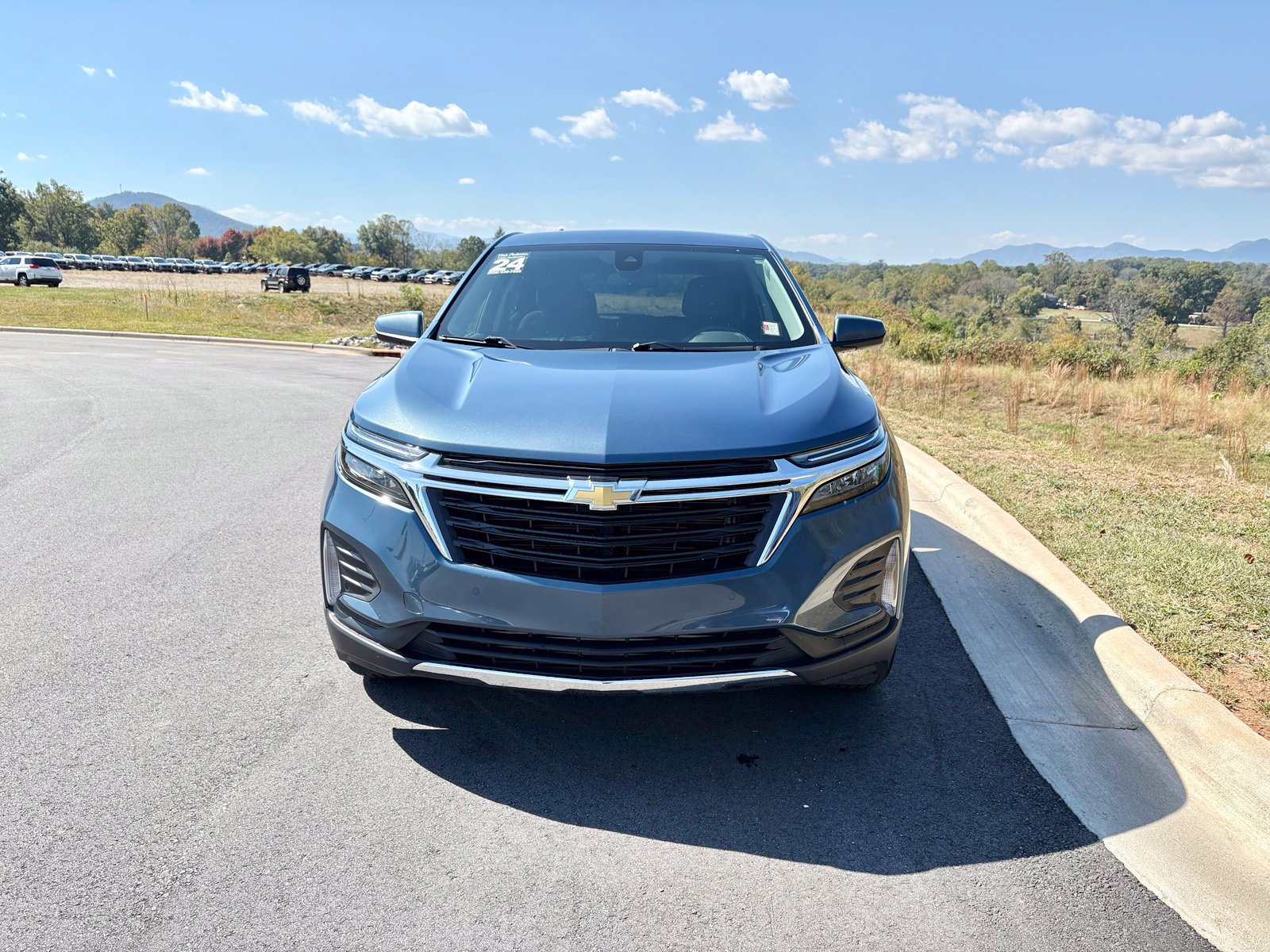 Used 2024 Chevrolet Equinox LT FWD image 2
