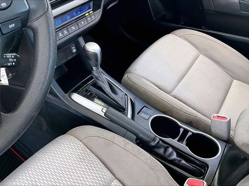 Used 2016 Toyota Corolla LE image 16