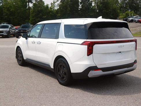 Used 2025 Kia Carnival FWD image 5