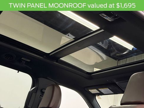 Used 2023 Ford Explorer Platinum w/ Technology Package image 3