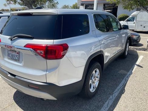 Used 2018 GMC Acadia SLE w/ LPO, Floor Liner Package FWD image 9