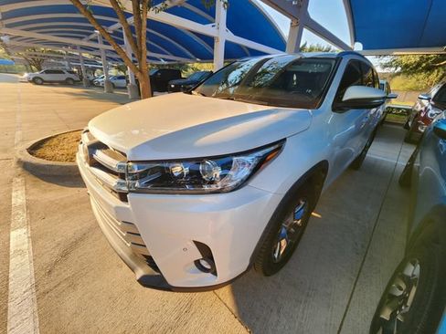 Used 2019 Toyota Highlander Limited Platinum AWD/4WD image 3