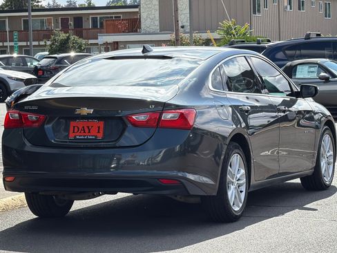 Used 2018 Chevrolet Malibu LT FWD image 5