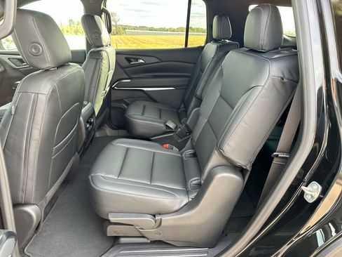 Used 2024 Chevrolet Traverse LT image 22