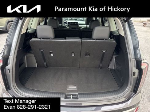 Used 2025 Kia Telluride EX image 11