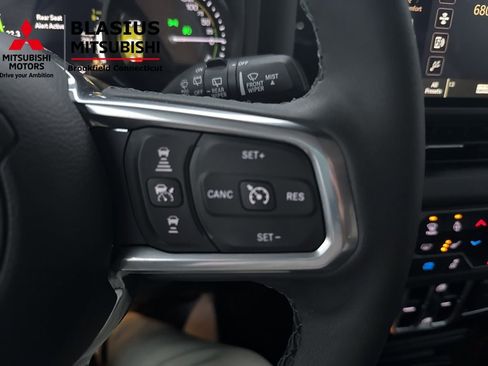 Used 2025 Jeep Wrangler Unlimited Sahara image 25