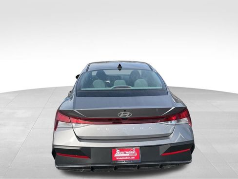 Used 2024 Hyundai Elantra SEL image 32