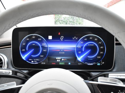 Used 2023 Mercedes-Benz EQS 450+ SUV image 26