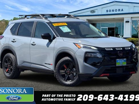 Used 2025 Nissan Rogue SV AWD/4WD image 1