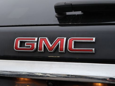 Used 2022 GMC Terrain Denali w/ LPO, Floor Liner Package image 17