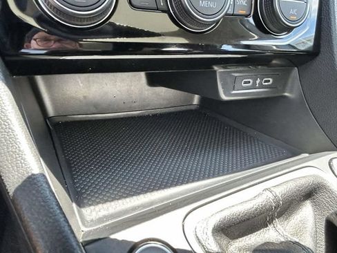Used 2024 Volkswagen Jetta SE FWD image 19