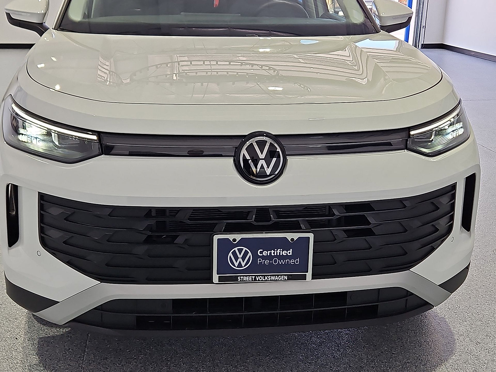Certified 2025 Volkswagen Tiguan S FWD image 10