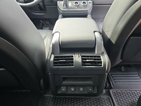 Used 2022 Land Rover Defender 90 X-Dynamic S image 27