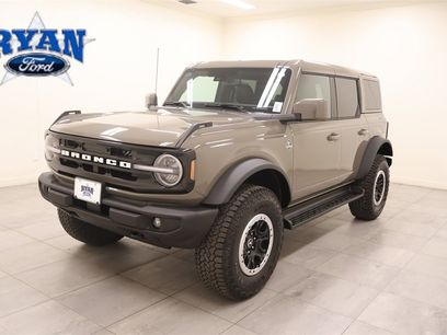 New 2025 Ford Bronco Outer Banks w/ Sasquatch Package