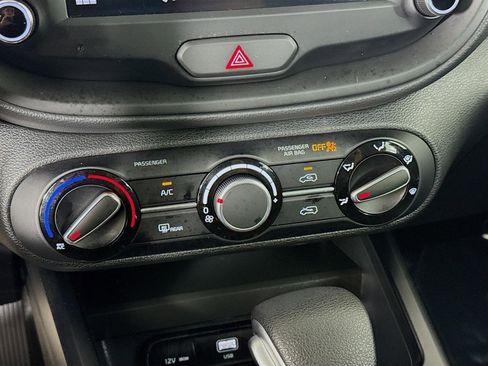 Certified 2025 Kia Soul LX w/ LX Technology Package FWD image 16