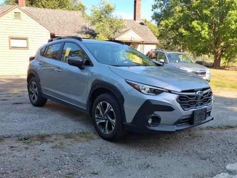Used 2025 Subaru Crosstrek 2.5i Premium AWD/4WD image 3