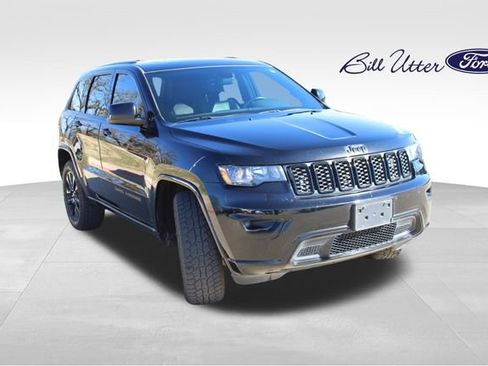 Used 2018 Jeep Grand Cherokee Altitude image 3