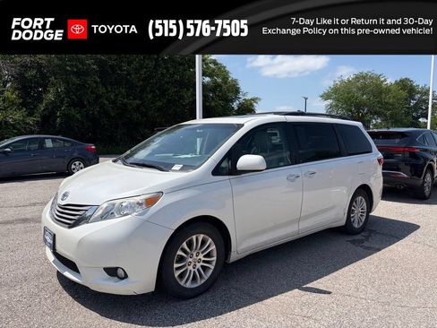 Used 2015 Toyota Sienna XLE w/ XLE Navigation Package FWD image 1