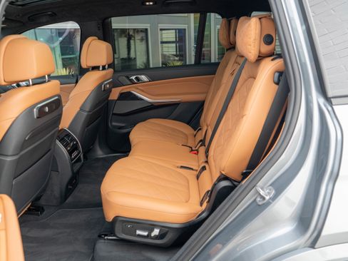 Used 2023 BMW X7 M60i image 34