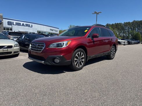 Used 2017 Subaru Outback 2.5i Limited image 2