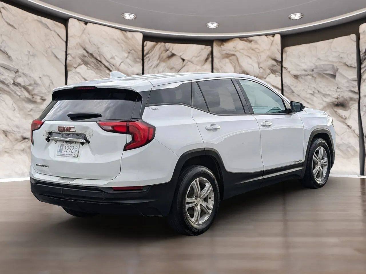 Used 2020 GMC Terrain SLE w/ LPO, Floor Liner Package FWD image 11