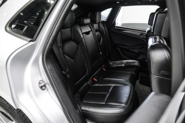 Used 2018 Porsche Macan Sport Edition AWD/4WD image 33