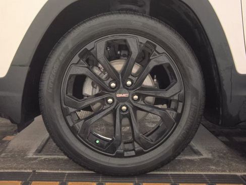 Used 2022 GMC Terrain SLE w/ Elevation Edition image 10