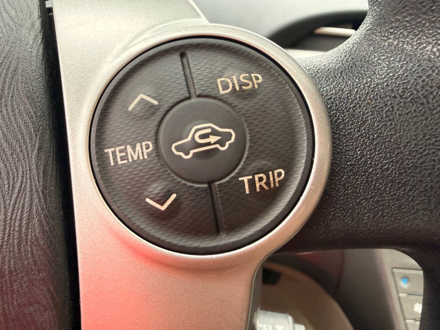 Used 2014 Toyota Prius Three FWD image 27