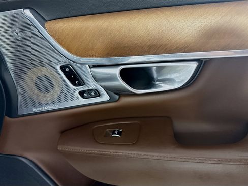 Used 2018 Volvo S90 T6 Inscription w/ Convenience Package image 31